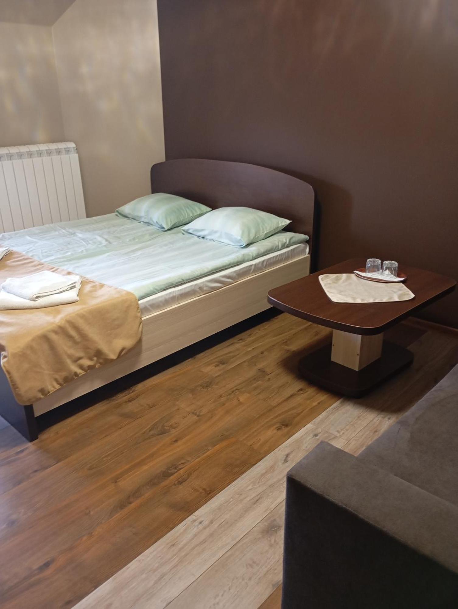 Three Aces Hotel Velyka Dobron Exterior foto